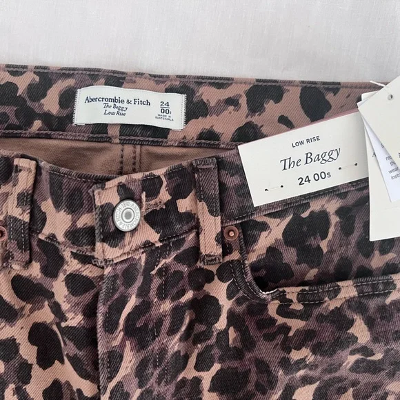 NWT Abercrombie & Fitch  low rise baggy  jeans in leopard print. - Picture 4 of 6